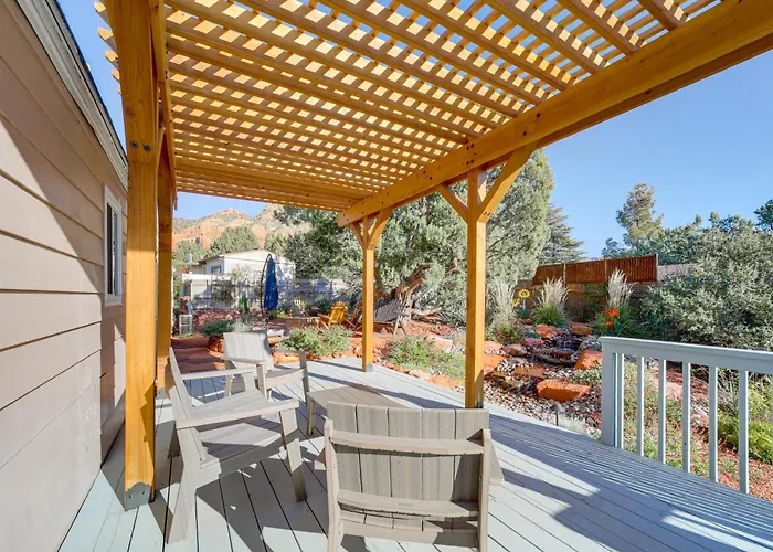 Holiday home Walk To Trails! West Retreat W/ Deck & Yard *