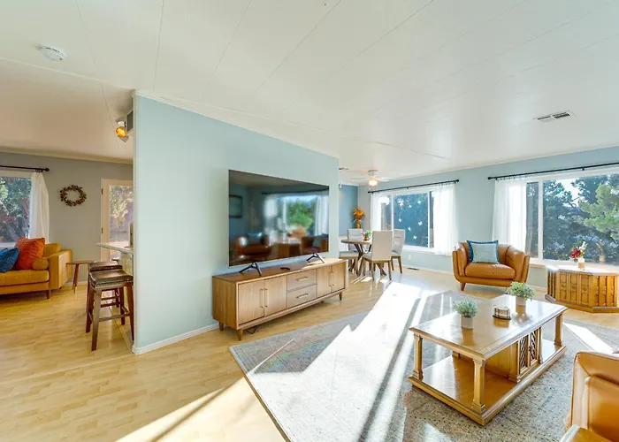 Ferienhaus Walk To Trails! West Retreat W/ Deck & Yard *