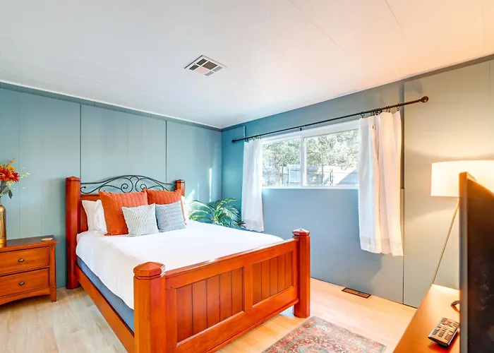 Ferienhaus Walk To Trails! West Retreat W/ Deck & Yard *