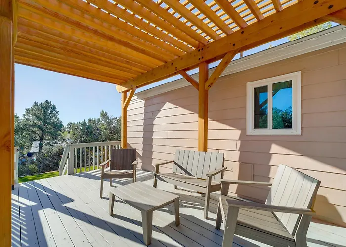 Walk To Trails! West Retreat W/ Deck & Yard Holiday home *