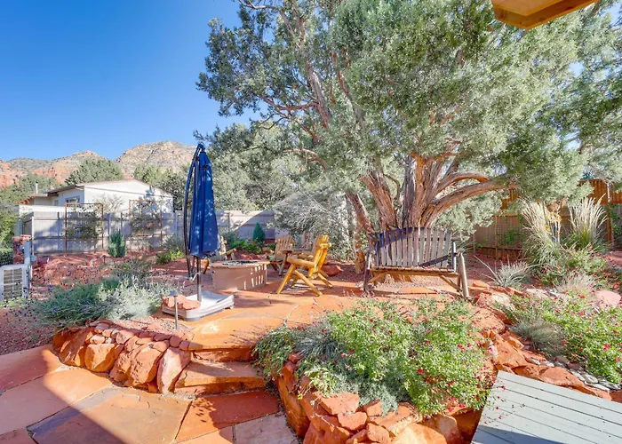 Walk To Trails! West Retreat W/ Deck & Yard Ferienhaus