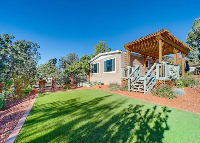 Holiday home Walk To Trails! West Retreat W/ Deck & Yard *